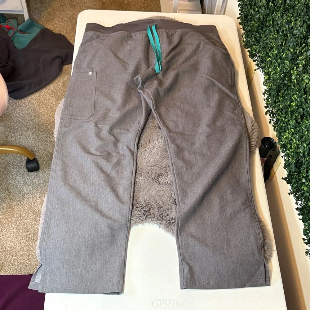 Figs Men’s Gray Scrub Pants with Teal Drawstring